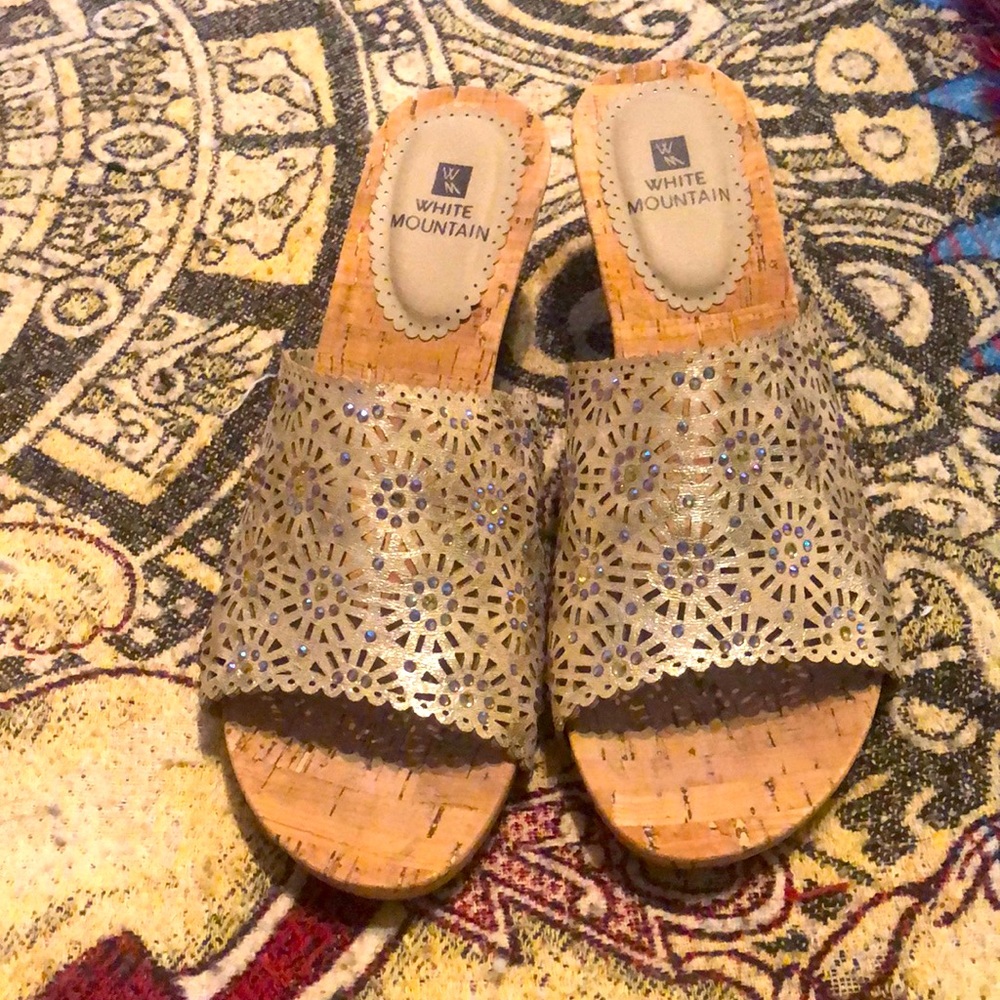 Gold wedge sandals with crystals